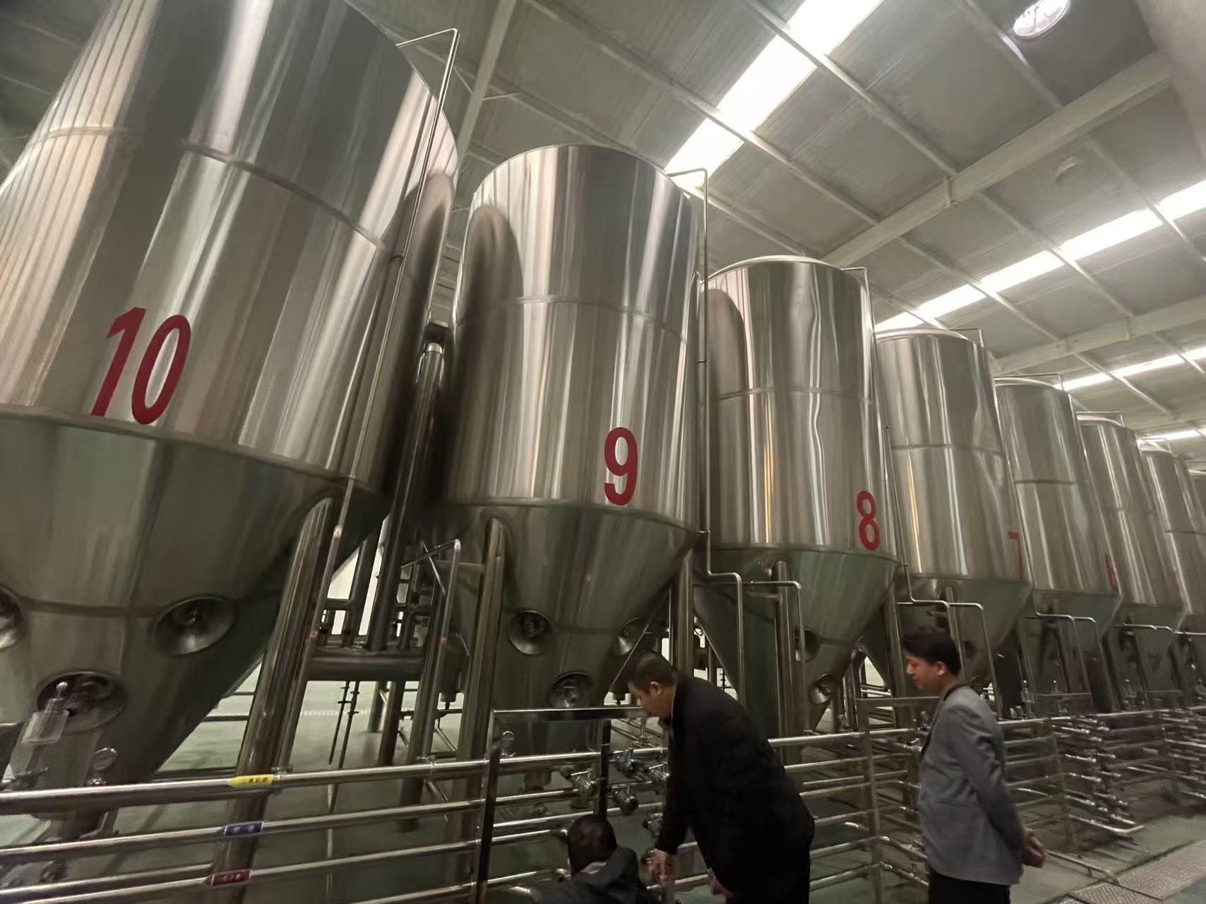 海宁精酿啤酒设备厂—平面布置、设备设计、制造、调试、培训等一条龙服务